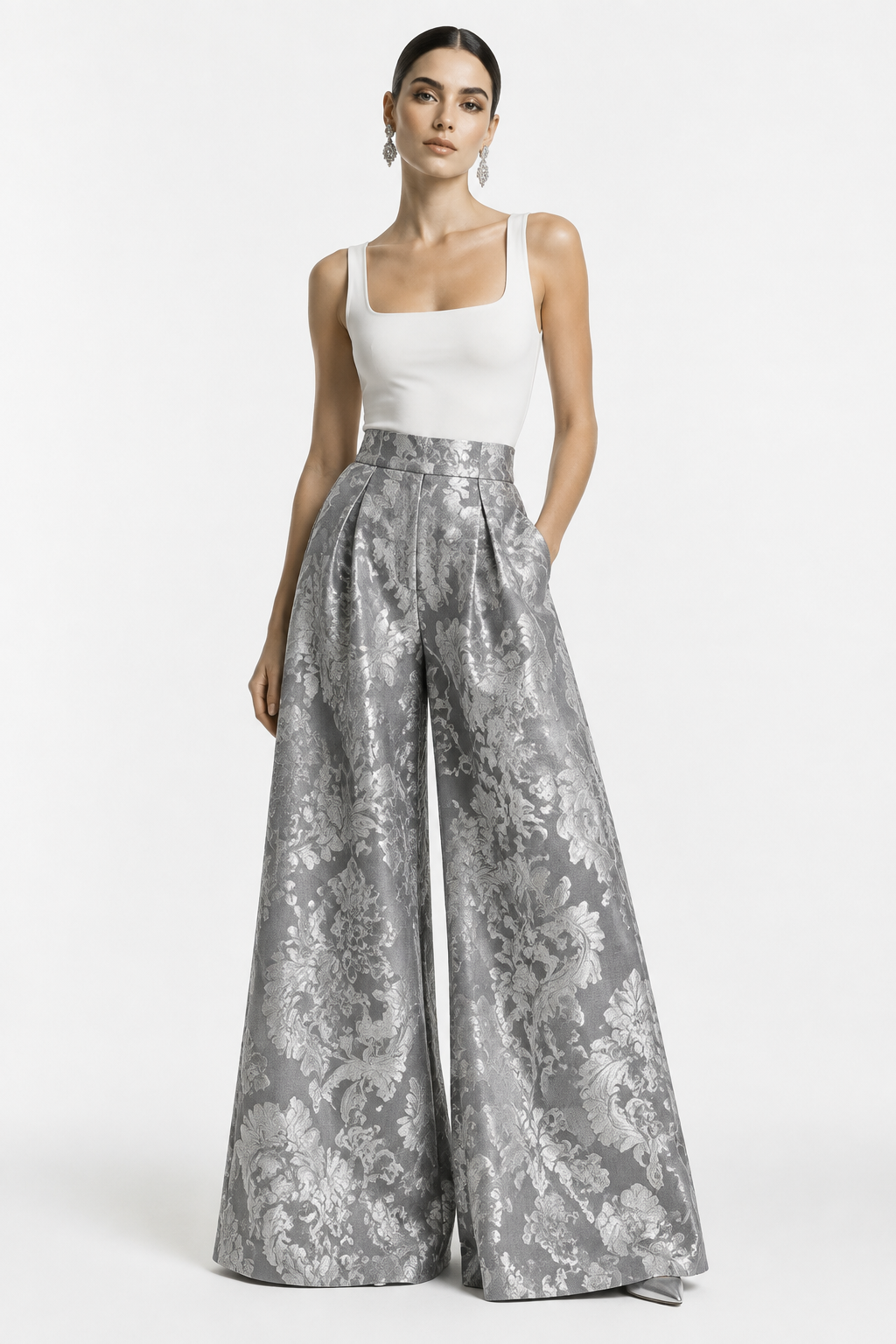 Pantalón Brocado Floral Gris con modelo - Cala Stile