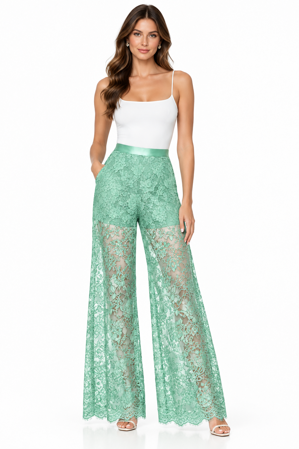 Pantalones encaje verde menta con modelo