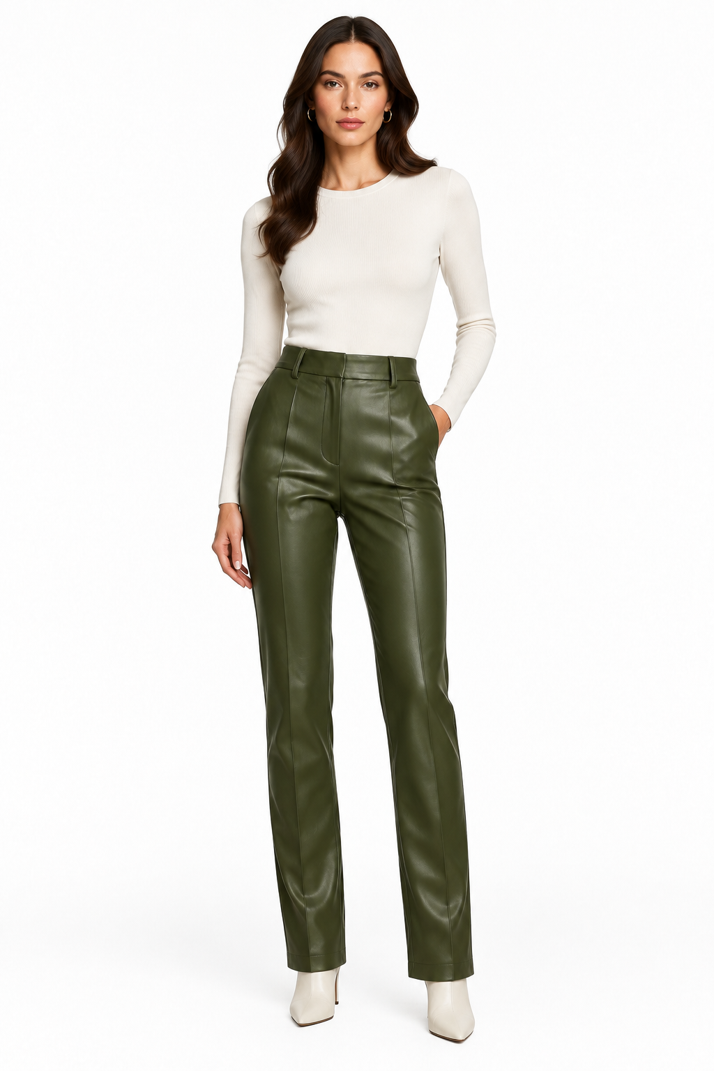 Pantalones polipiel verde militar con modelo