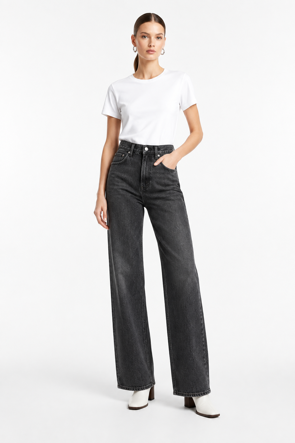Pantalón Vaquero Wide-leg Negro Lavado con modelo - Cala Stile