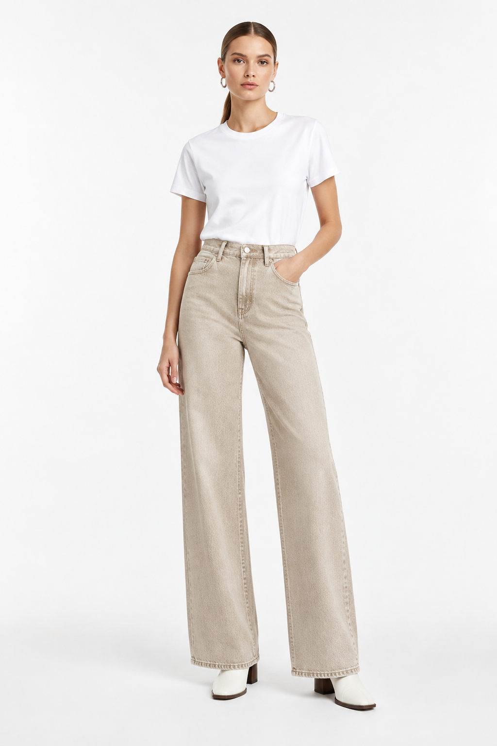 Pantalón Vaquero Wide-leg Beis Arena con modelo - Cala Stile
