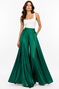 Pantalón palazzo satén verde esmeralda con vuelo y modelo - Cala Stile