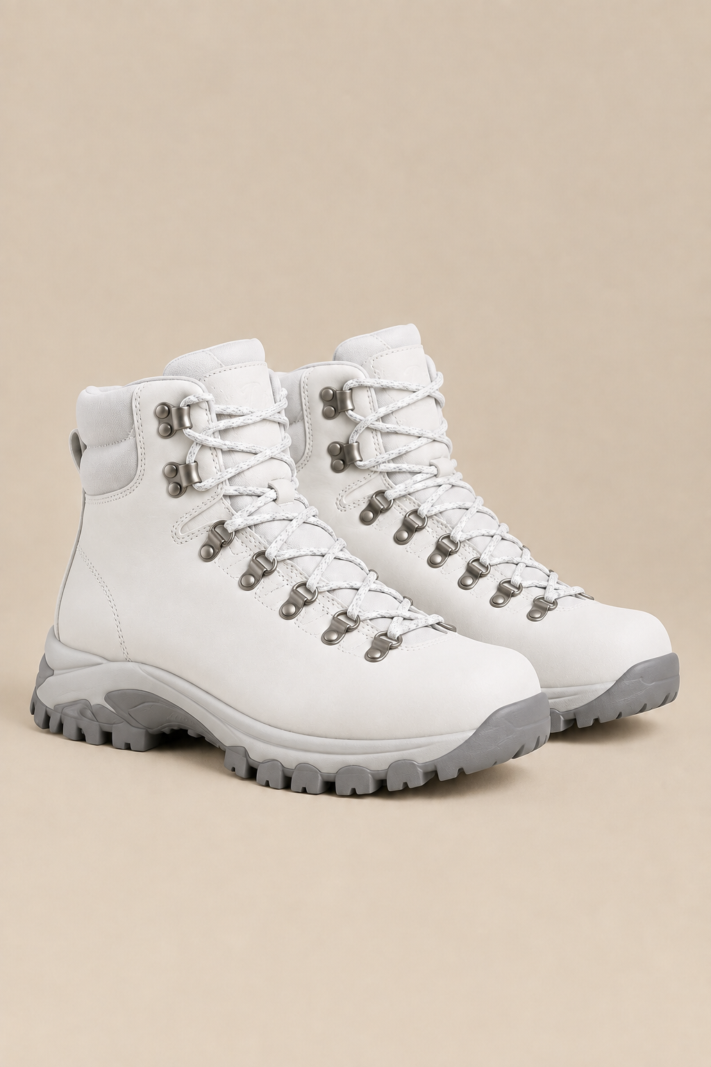 Bota de montaña blanca