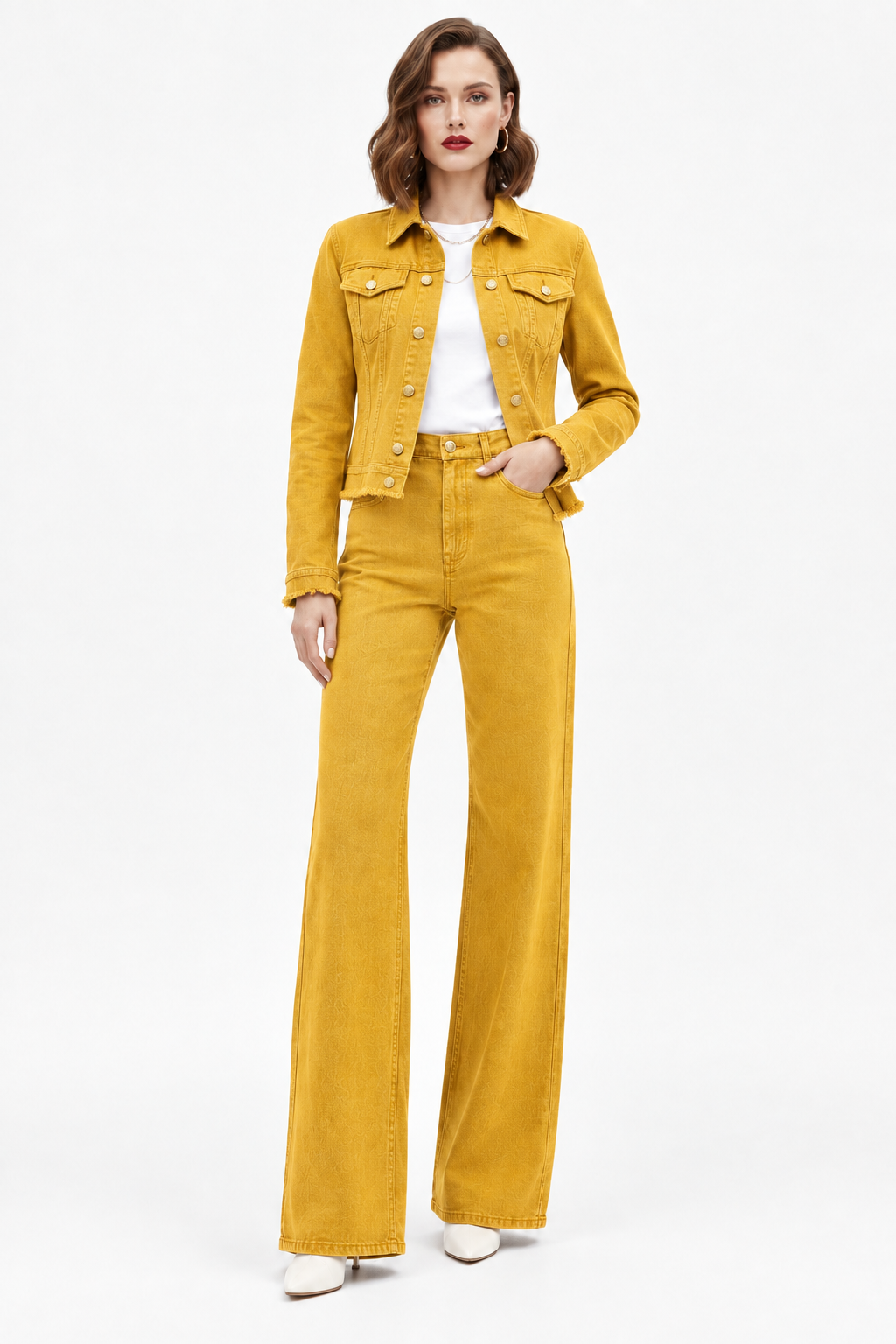 Conjunto vaquero cropped Mostaza con modelo - Cala Stile