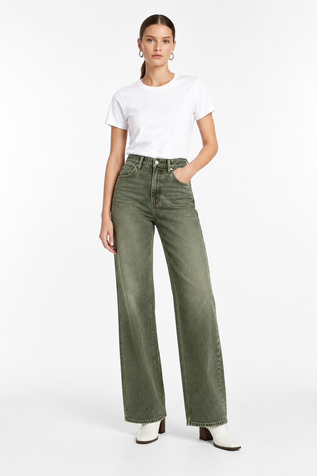 Pantalón Vaquero Wide-leg Oliva Desteñido con modelo - Cala Stile
